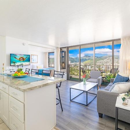 Waikiki Escapade Mountain Views Condo, Steps To Beach With Parking Perk Honolulu Exteriör bild