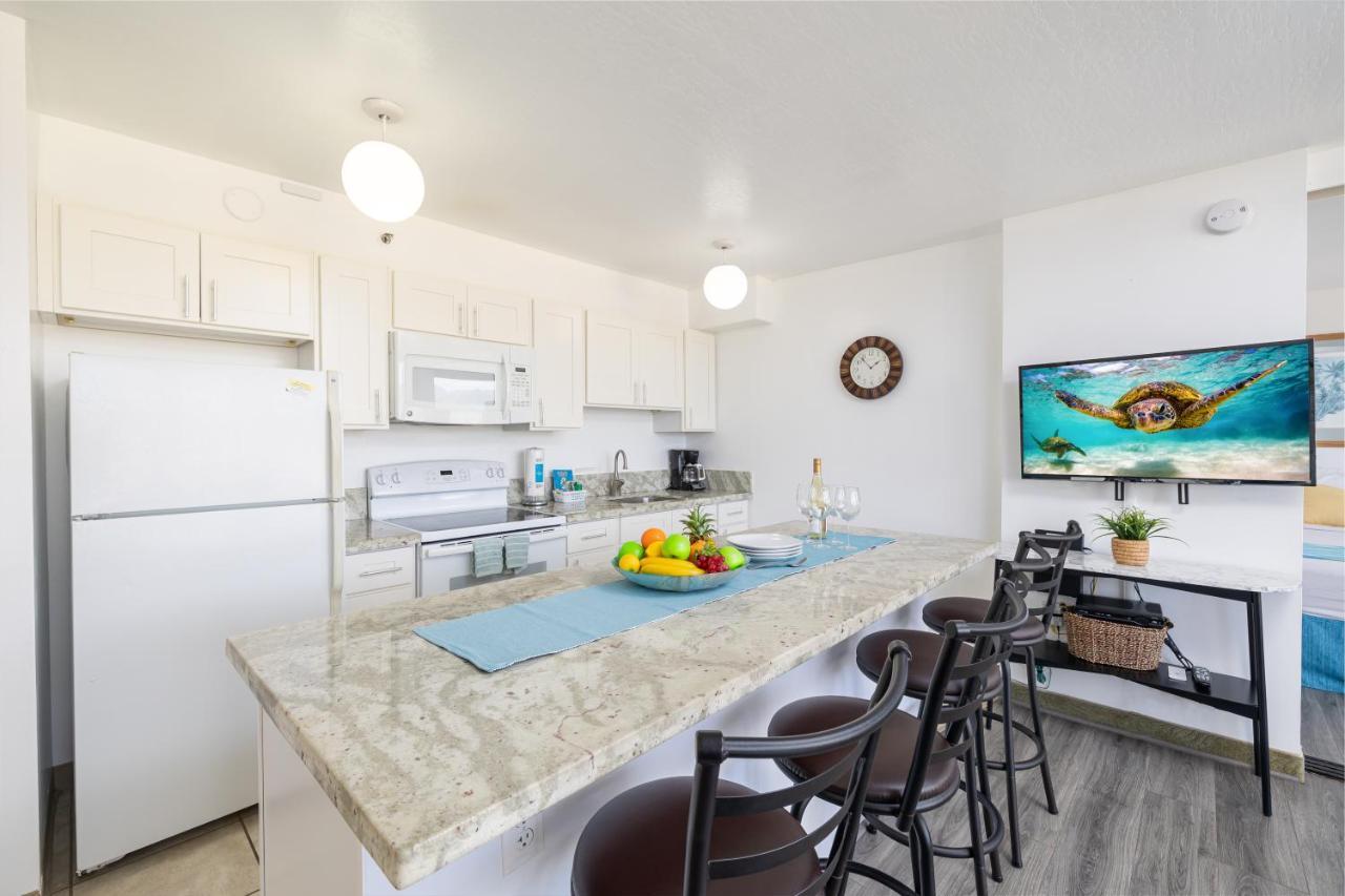 Waikiki Escapade Mountain Views Condo, Steps To Beach With Parking Perk Honolulu Exteriör bild