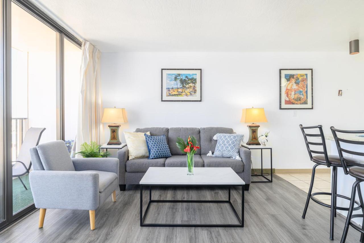 Waikiki Escapade Mountain Views Condo, Steps To Beach With Parking Perk Honolulu Exteriör bild