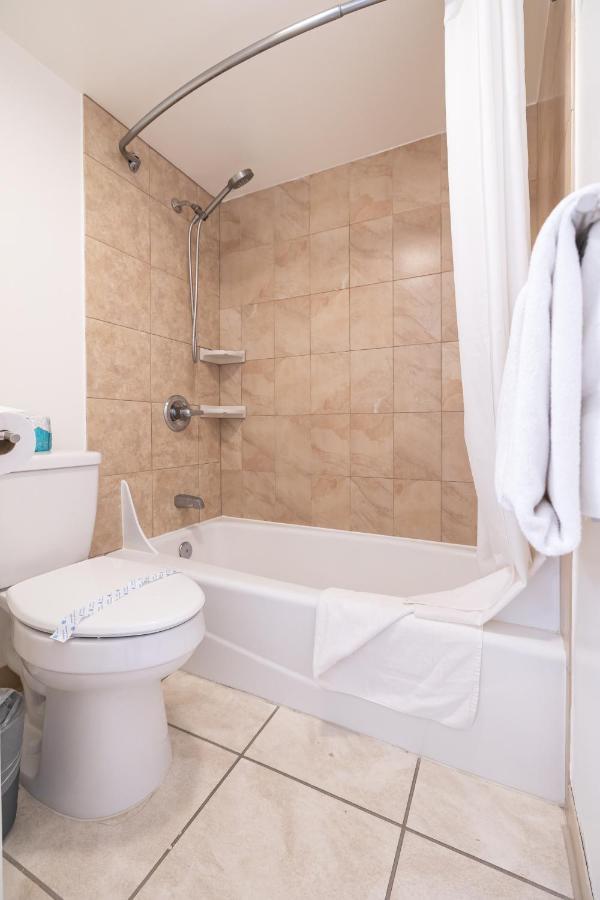 Waikiki Escapade Mountain Views Condo, Steps To Beach With Parking Perk Honolulu Exteriör bild