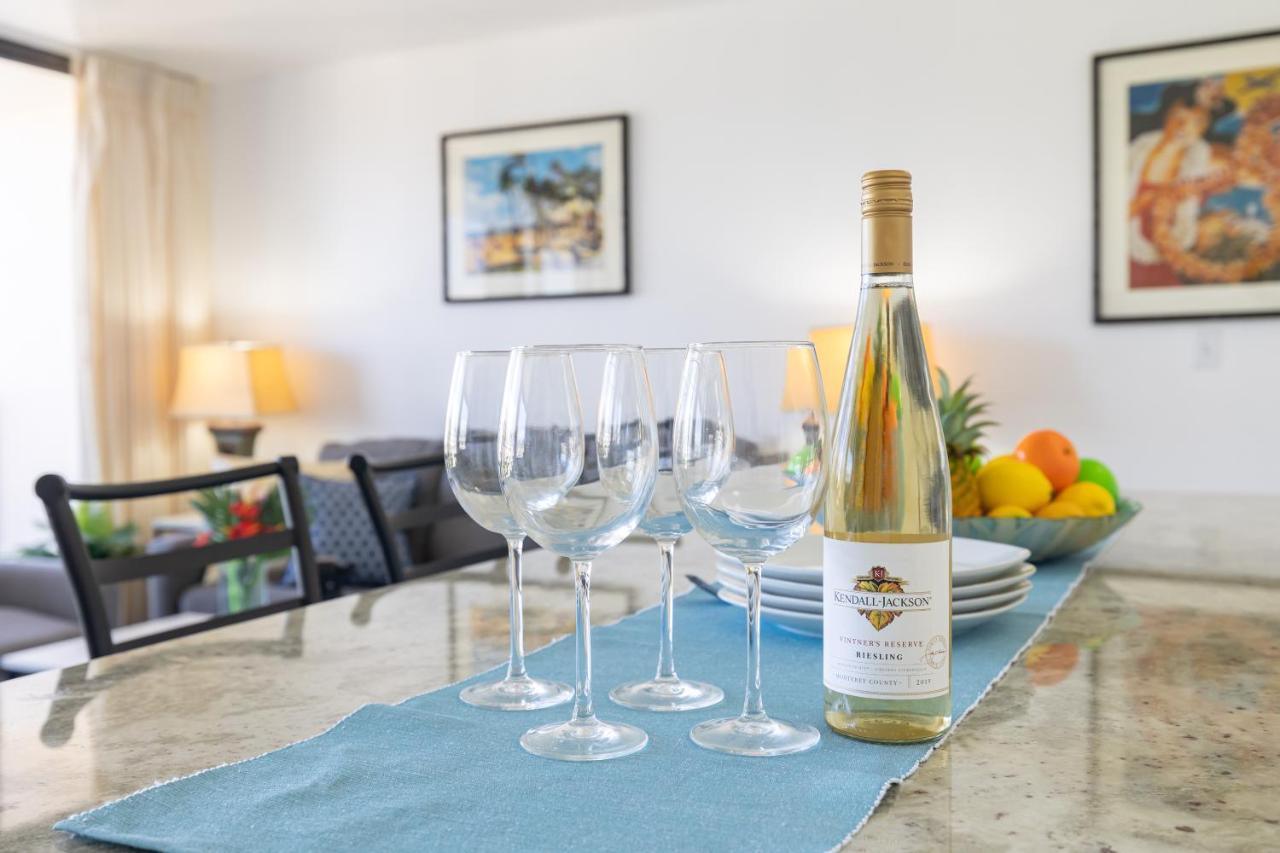 Waikiki Escapade Mountain Views Condo, Steps To Beach With Parking Perk Honolulu Exteriör bild