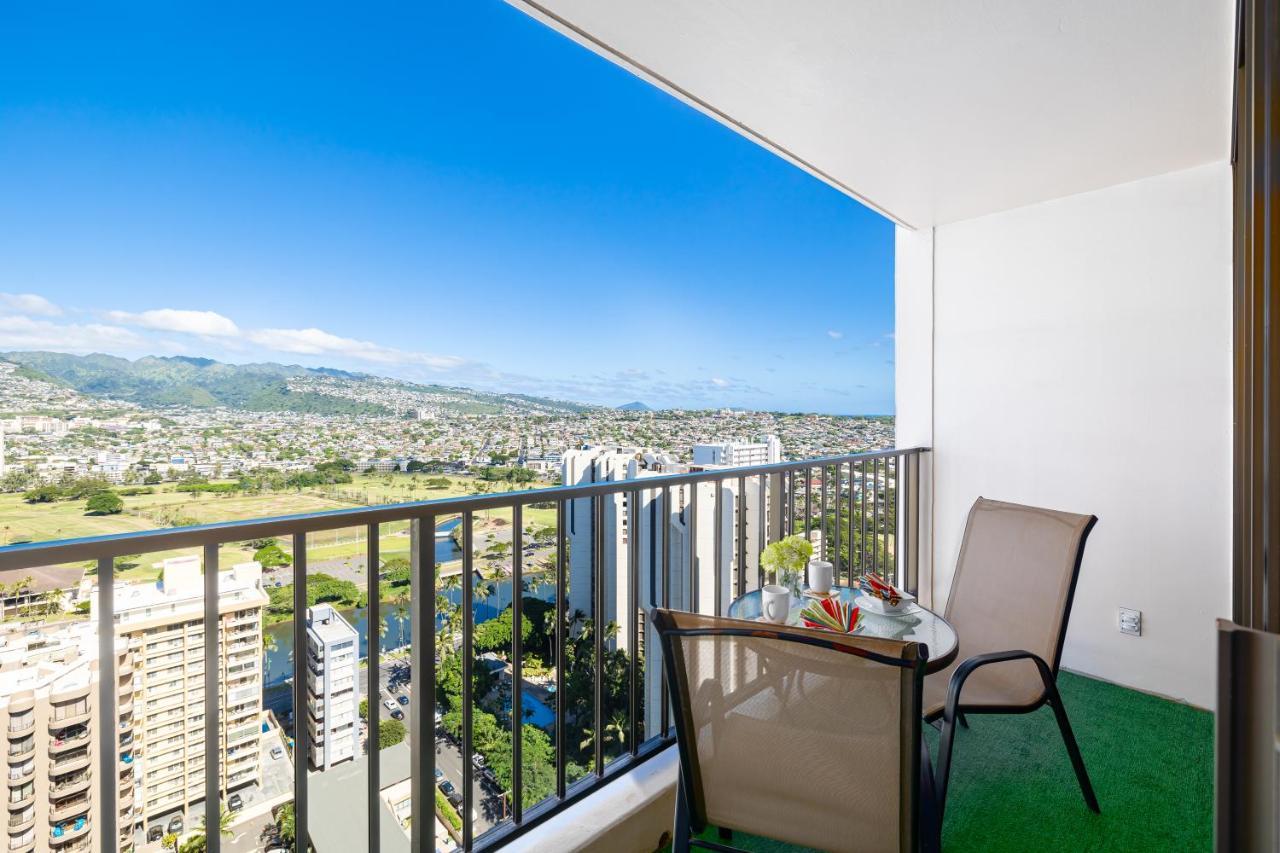 Waikiki Escapade Mountain Views Condo, Steps To Beach With Parking Perk Honolulu Exteriör bild