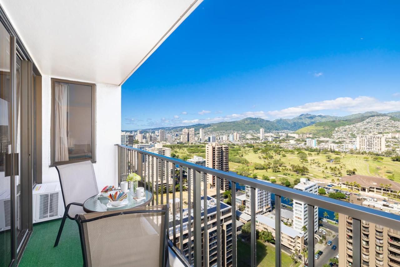 Waikiki Escapade Mountain Views Condo, Steps To Beach With Parking Perk Honolulu Exteriör bild